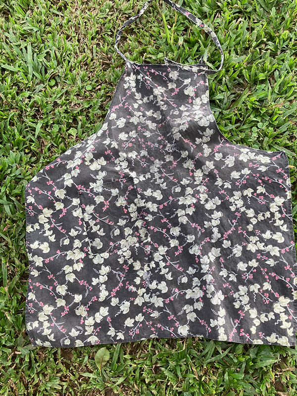 Dark apron with small flower print